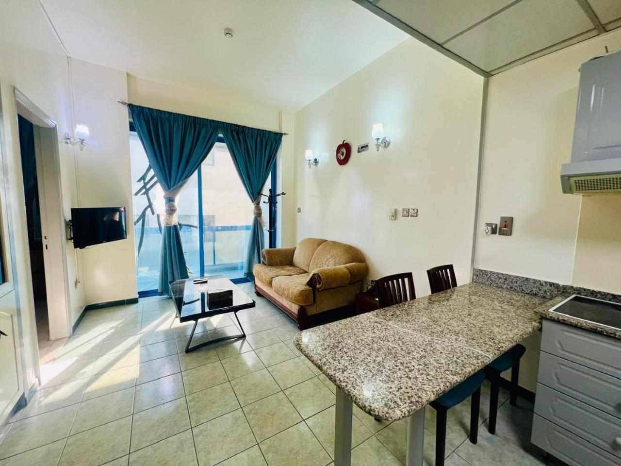 דובאי Sky Hotel Apartments מראה חיצוני תמונה