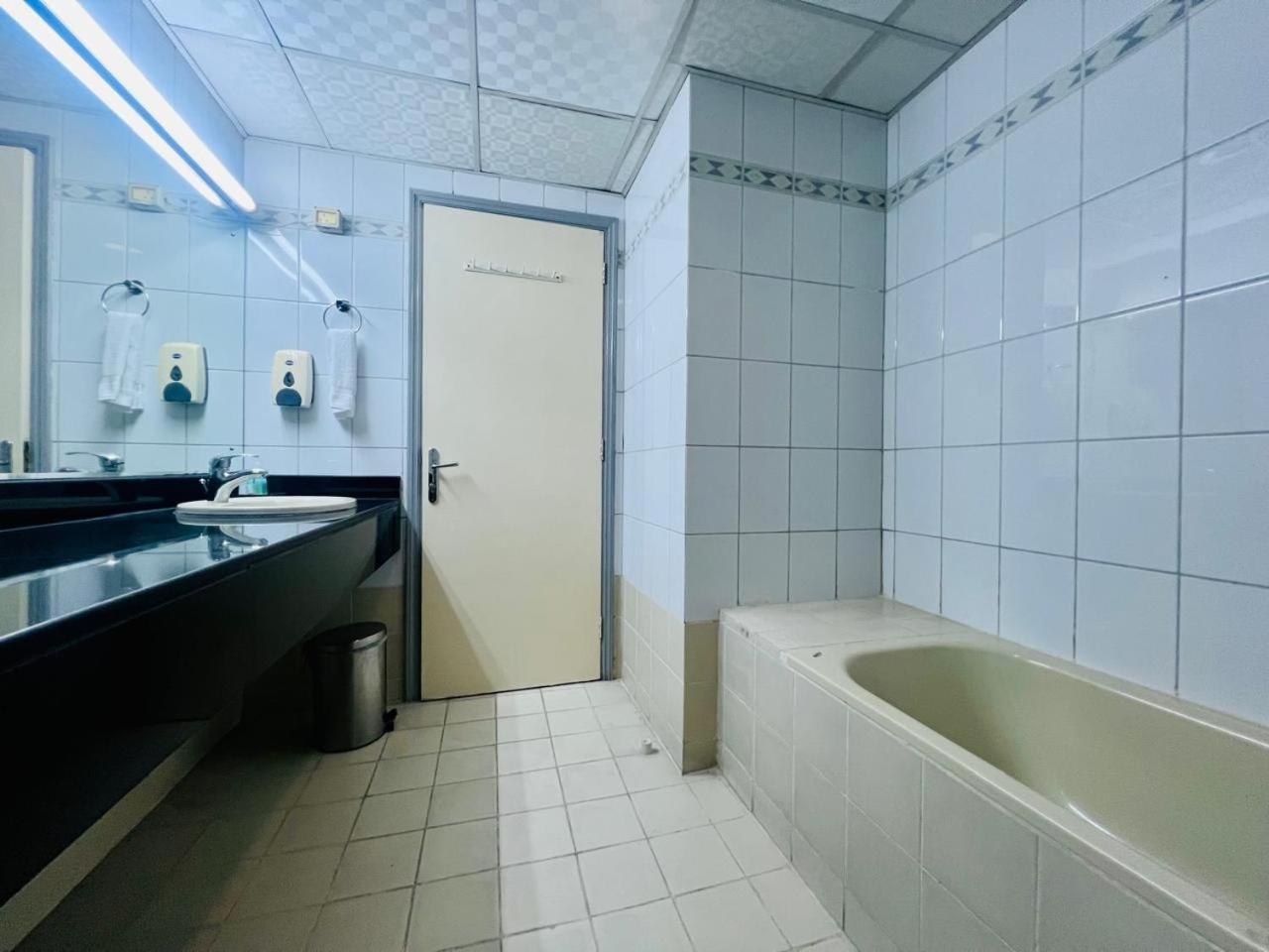 דובאי Sky Hotel Apartments מראה חיצוני תמונה